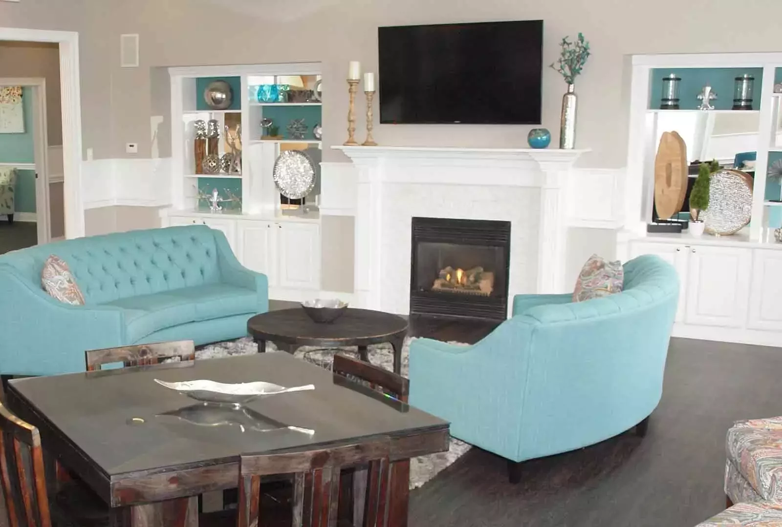 Furnished and decorate clubhouse at Shadow Ridge apartments.