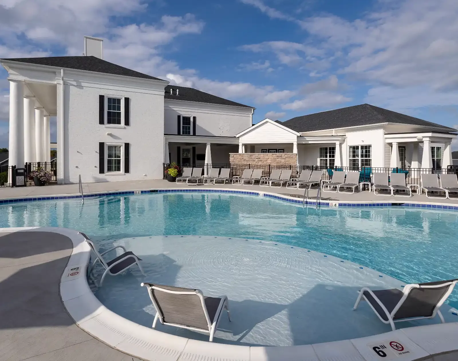 Pool deck on Greyson on 27 Apartments