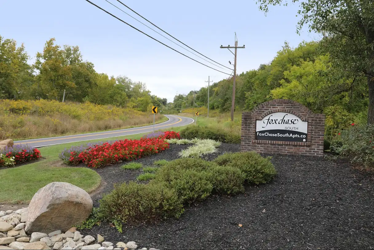 Entrance to Fox Chase South, signage, street view