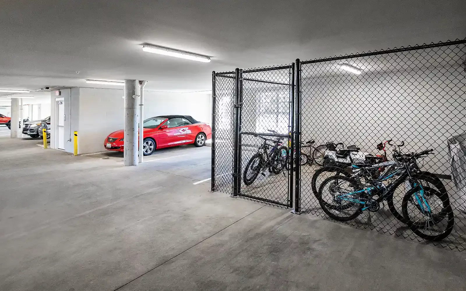 Garage area, parking area for bikes Rialto on Hurstbourne