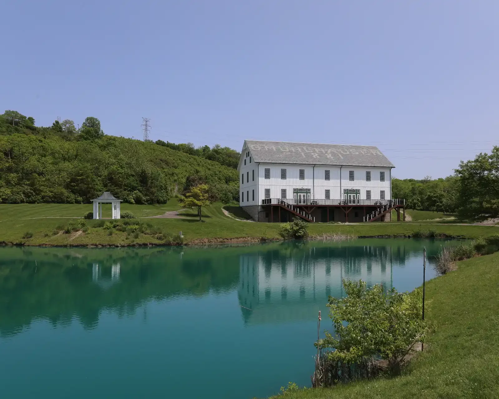 Landings at Beckett Ridge Apartments neighborhood