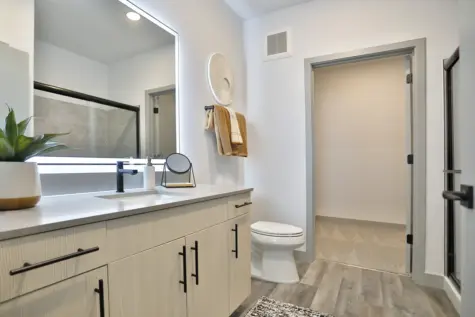 Bathroom at Graphite Oakley Apartments