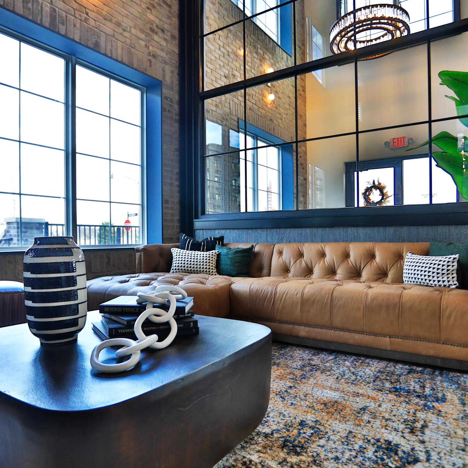 Graphite Oakley in Cincinnati, OH Clubhouse with leather couch and table