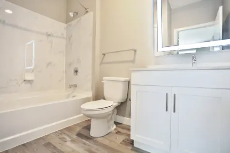 Element Oakwood 2-Bedroom Bathroom with Shower and Bathtub