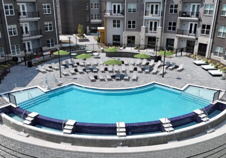 Vantage at Anderson Towne Center Sparkling Swimming Pool