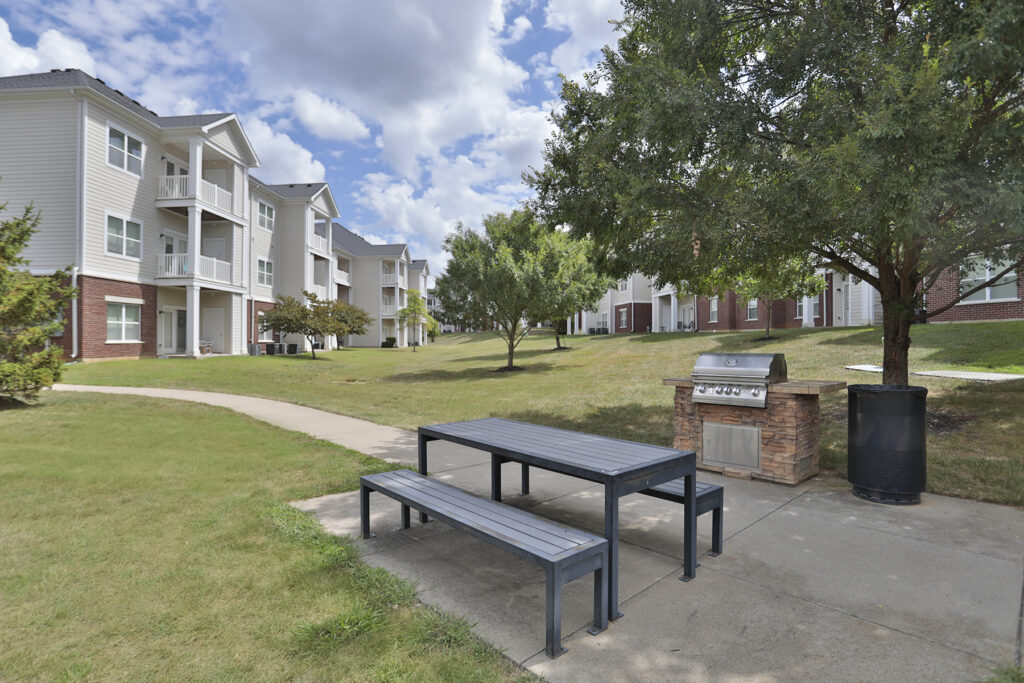Meridian on Shelbyville Courtyard