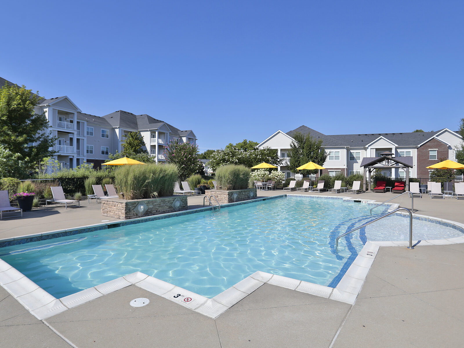 Meridian on Shelbyville Swimming Pool with Seating