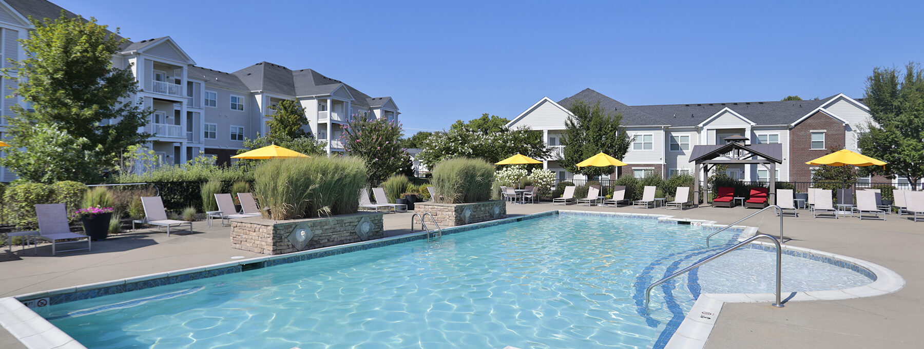 Meridian on Shelbyville Swimming Pool with Seating