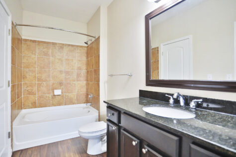 Meridian on Shelbyville One Bedroom Apartment Bathroom