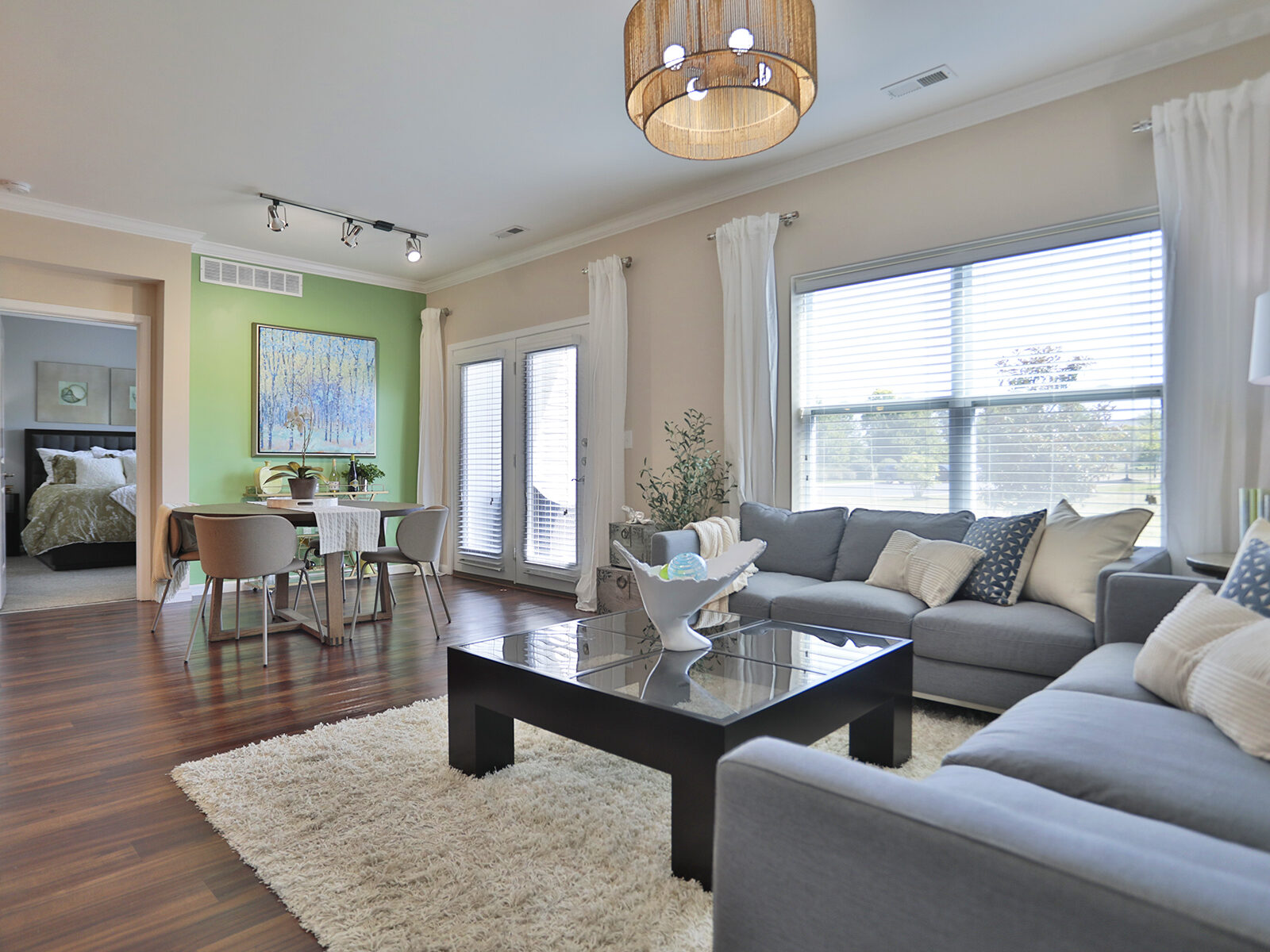 Meridian on Shelbyville Apartment Living room