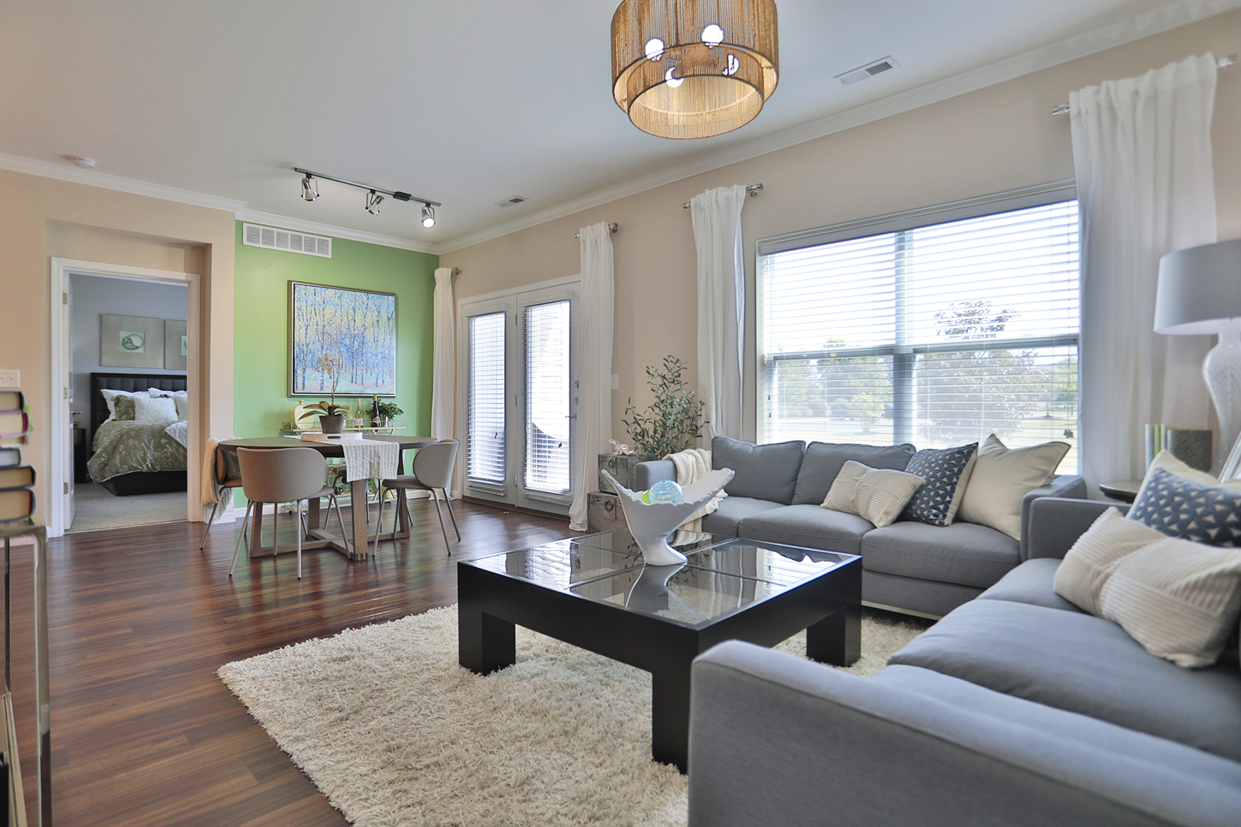 Meridian on Shelbyville Apartment Living room