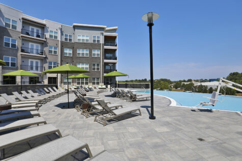 Vantage at Anderson Towne Center Sparkling Swimming Pool