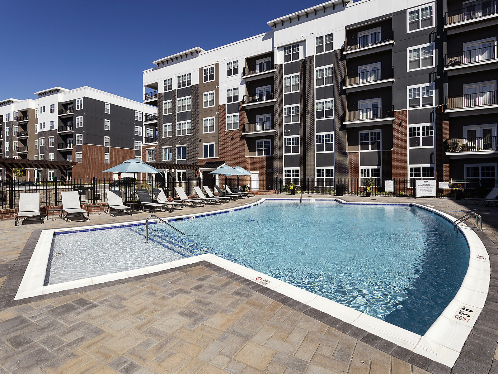 Rialto Hurstbourne Swimming Pool with Sundeck