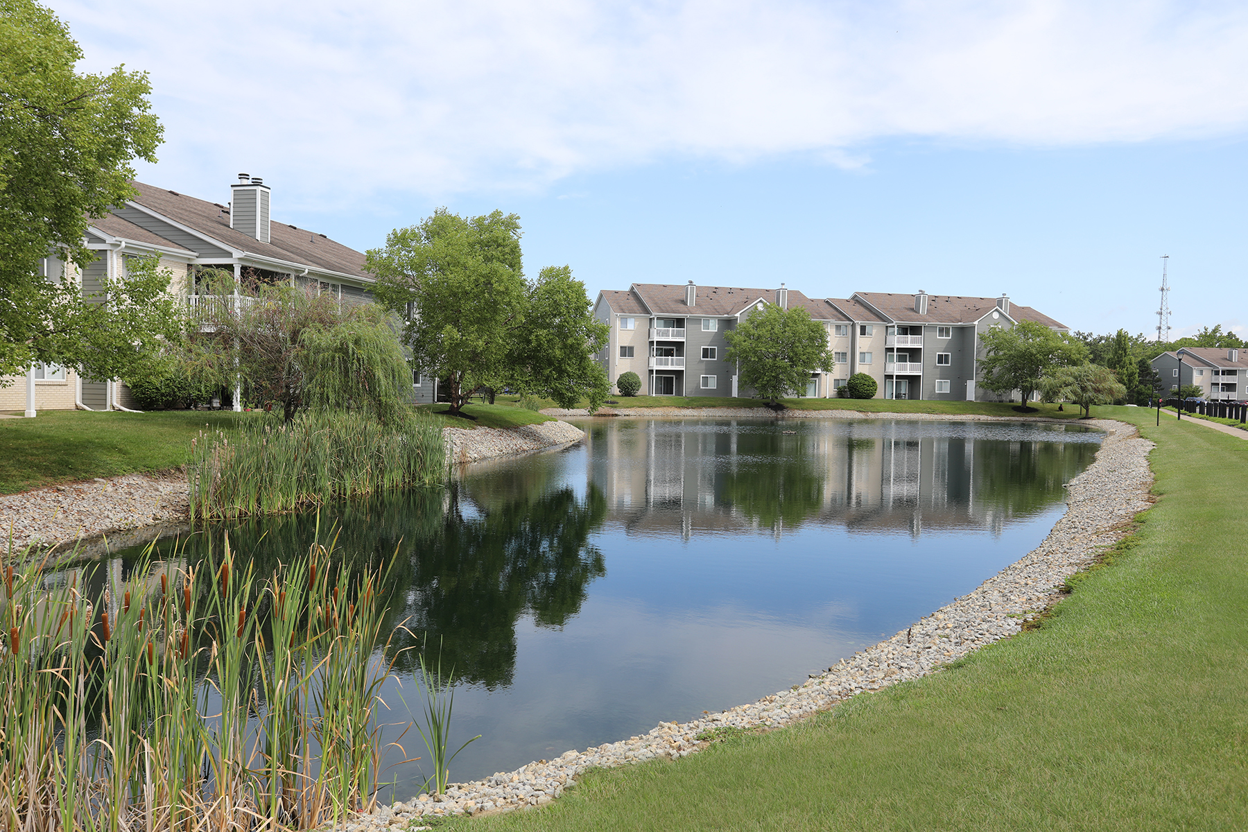 Island Club Apartments Pond View